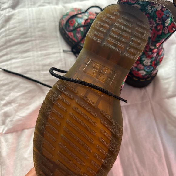 Doc Martens size 6 women - Picture 3 of 5